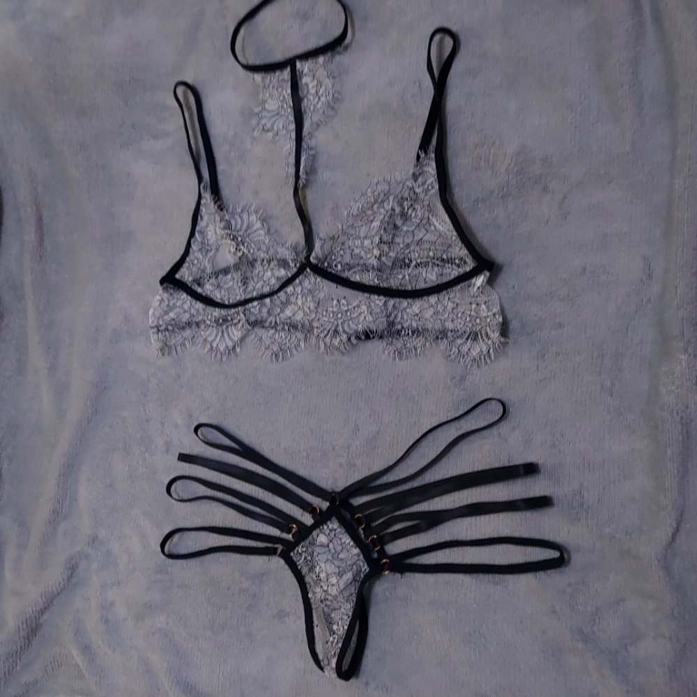 Sexy lingerie size 2xL but from china so  size run